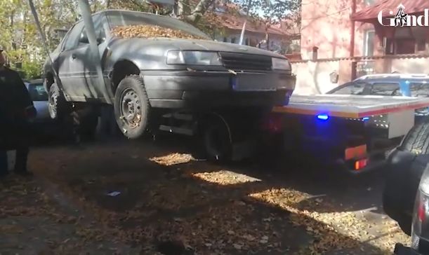 O mașină folosită de Nicușor Dan a fost ridicată de Poliția Locală miercuri