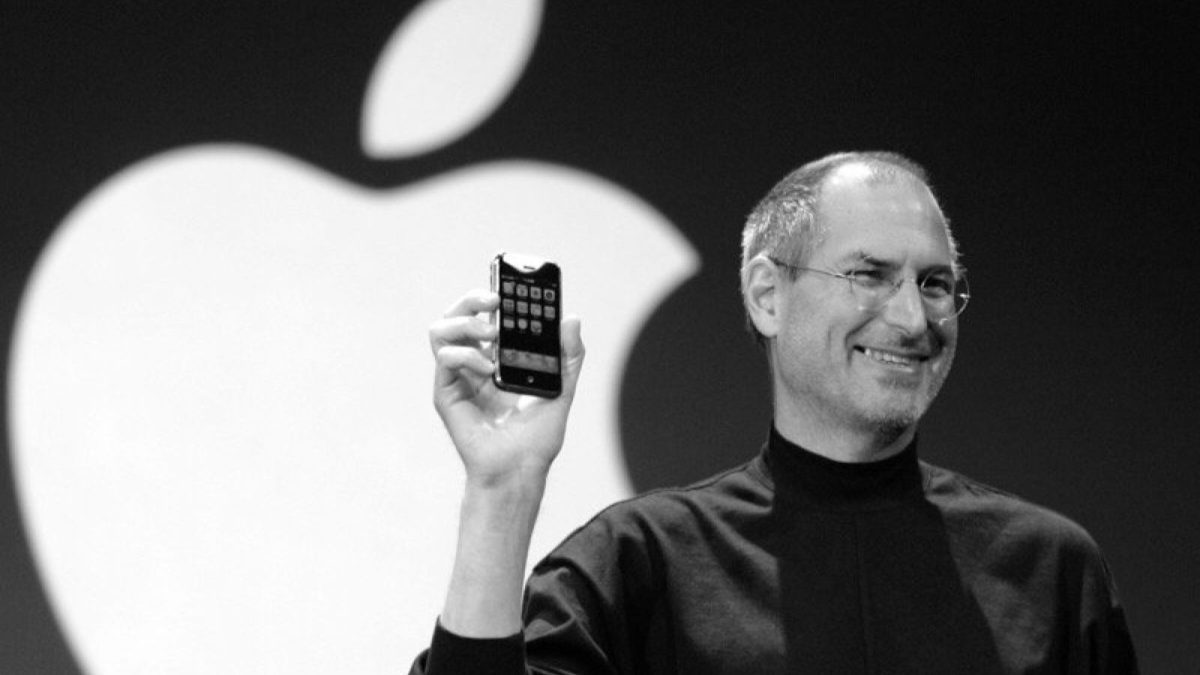 Sandalele lui Steve Jobs au fost vândute la licitație, cu o sumă fabuloasă