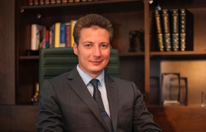 Andrei Caramitru susține că are informații din interiorul OMV Petrom: „De la Viena se indică să cumpere mai scump de 10 ori”