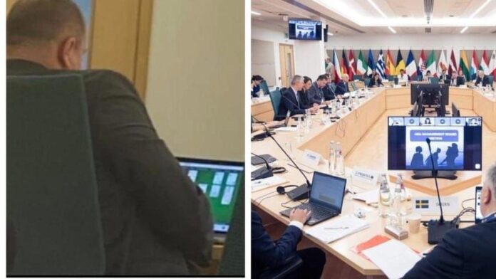 Solitaire pe calculator, în timp ce se decidea soarta României