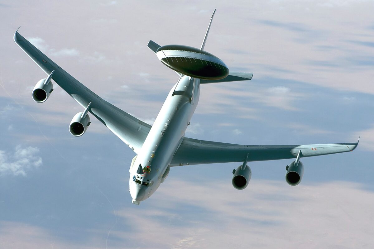 Avioane radar trimise de NATO vor ajunge în România, marți