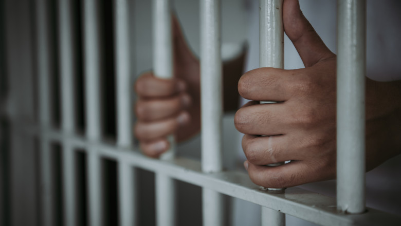 Deținuții nepericuloși ar putea să iasă din închisori în spații exterioare