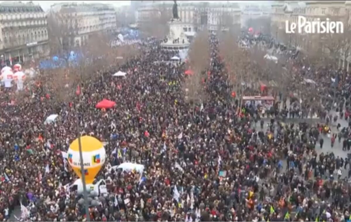 Francezii au ieșit în stradă în număr mare să protesteze față de reforma pensiilor