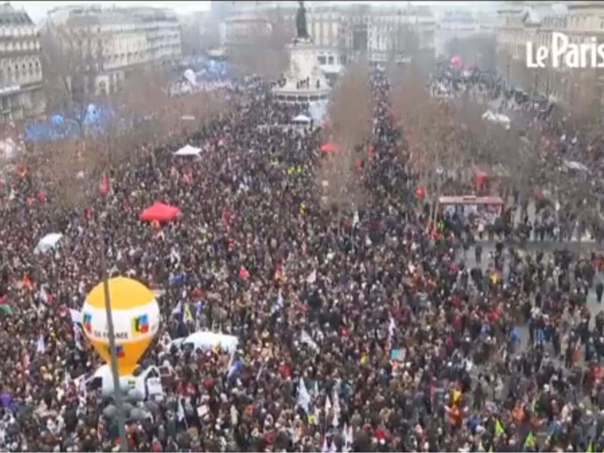 Francezii au ieșit în stradă în număr mare să protesteze față de reforma pensiilor