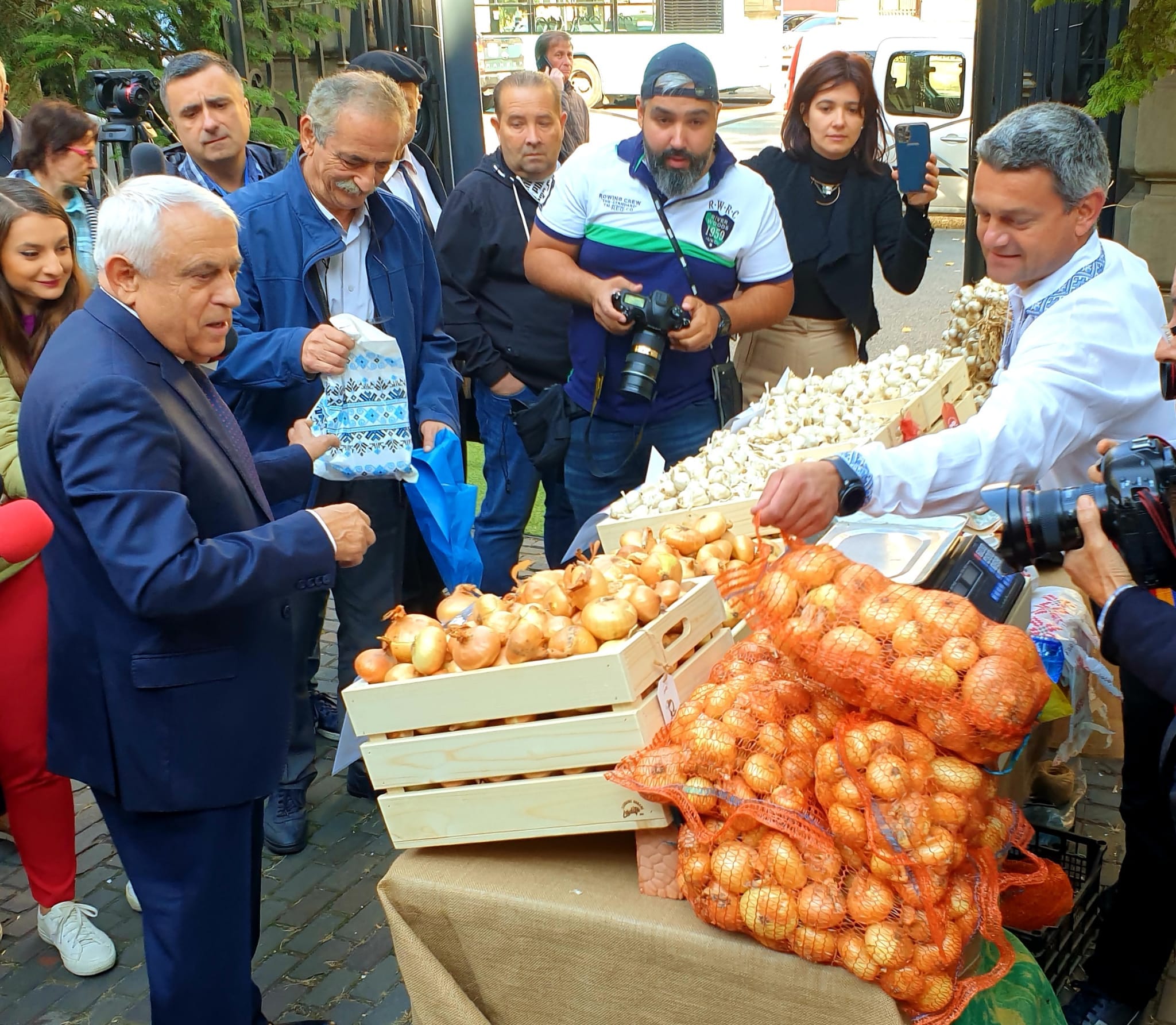Petre Daea a comentat prețurile din piețe pentru alimente, carne, ouă
