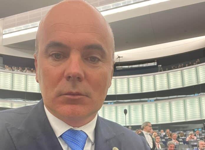 Rareș Bogdan cere Ministerului Finanțelor să explice cum a ajuns Petrom