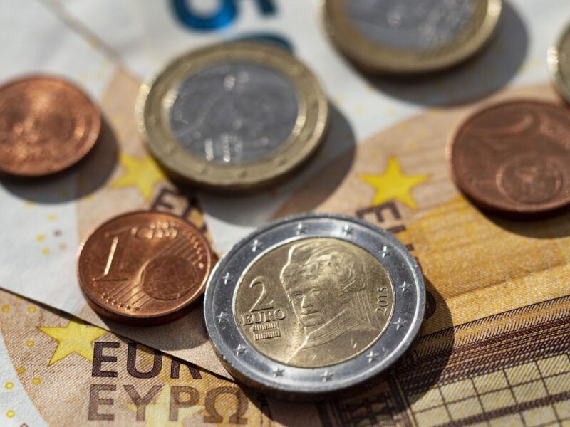 Salariile minime pentru țările din Uniunea Europeană trebuie implementate