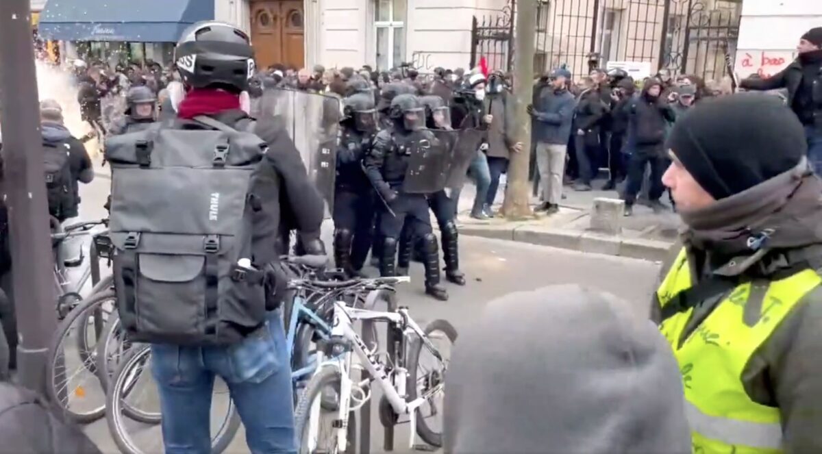 Grevele și protestele au paralizat Franța, după mai multe zile