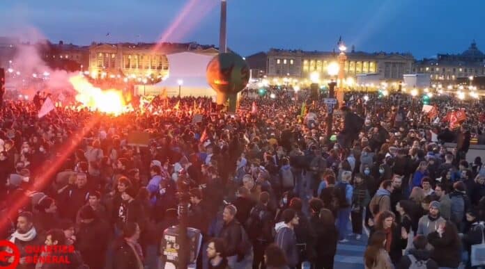 Reforma pensiilor din Franța a fost adoptată forțat de guvernul Macron