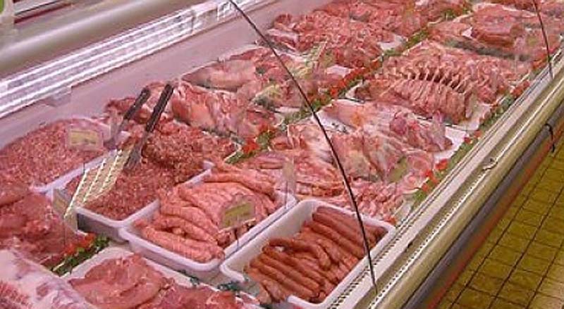 Carne cu plastic de la supermarket, a fost surpriza unei femei din București