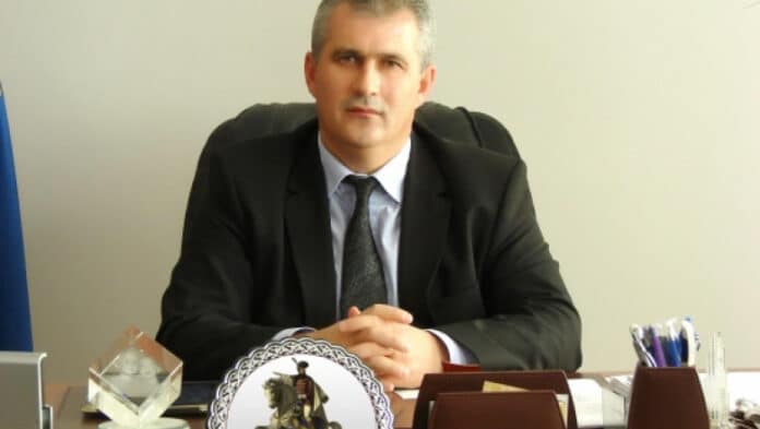 Trei funcționari ai statului au dat DNA în judecată, ca să scape de dosar