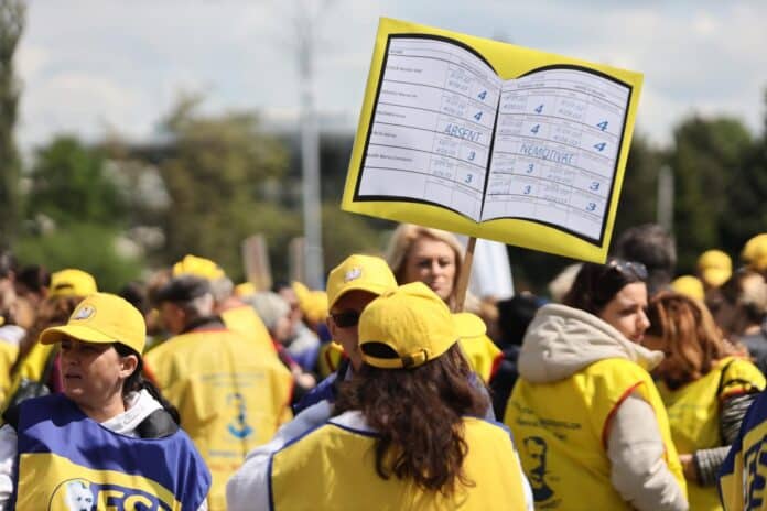 Greva profesorilor i-a inspirat și pe alți angajați din serviciile publice