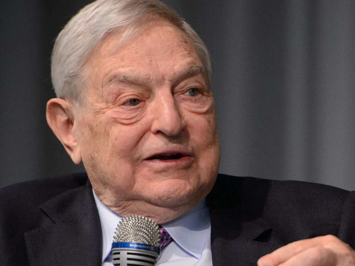 Miliardarul George Soros iși cedează afacerile către Alexander Soros
