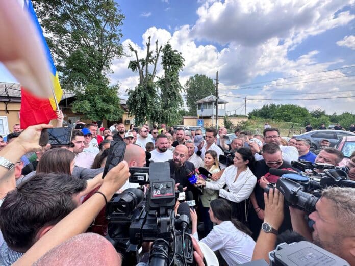 Primarul Sectorului 5, Cristian Popescu Piedone, face inspecții la azile