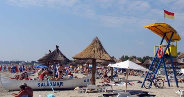 Mai multe primării din Sibiu își trimit angajații pe litoral, în vacanțe mascate