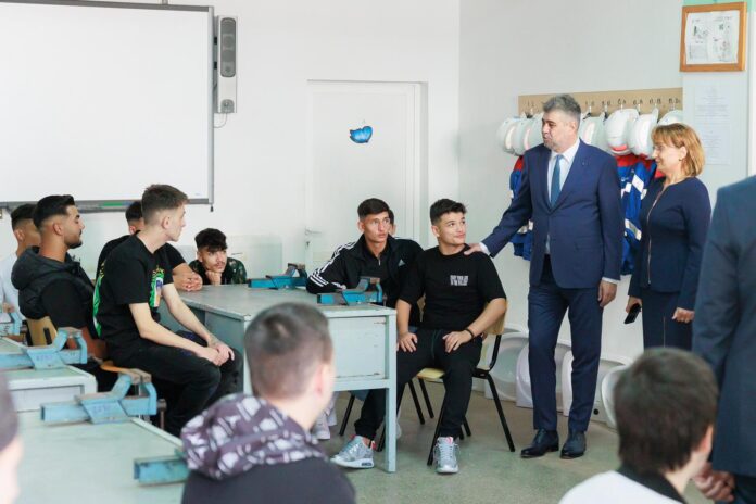 Premierul Marcel Ciolacu a adresat un mesaj ferm profesorilor