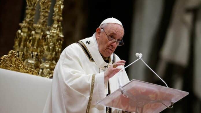 Papa Francisc sugerează că Biserica Catolică ar putea binecuvânta LGBT