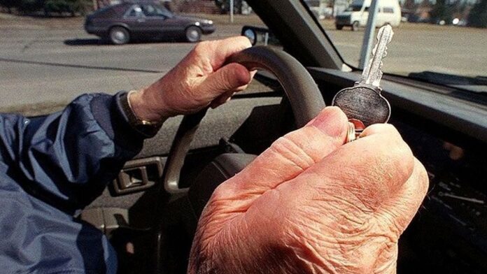 Șoferii cu vârsta de până la 70 de ani își vor reînnoi permisul de conducere