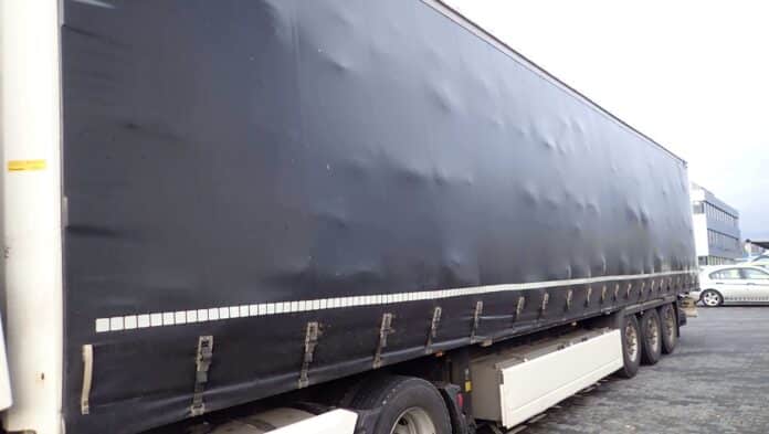 Reprezentanții camionagiilor polonezi au anunțat joi extinderea protestului