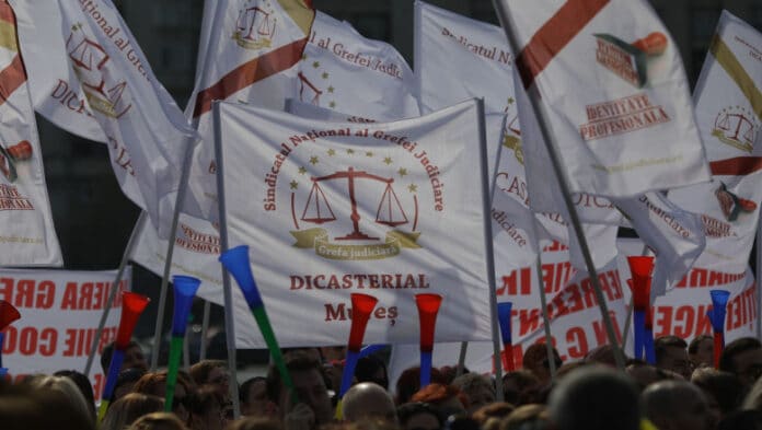 Grefierii din întreaga țară vor protesta luni în fața ÎCCJ. Revendicările lor