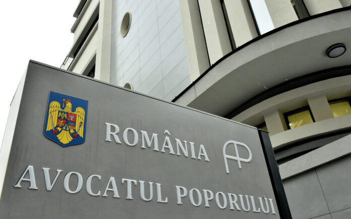 Avocatul Poporului atacă legea burselor la Curtea Constituțională. Prevederea care le permite elevilor cu 1 și 2 să ia burse de merit