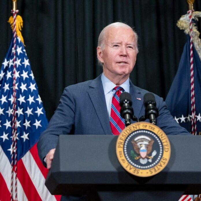 Gafă de proporții a lui Joe Biden: l-a confundat pe Emmanuel Macron cu Francois Mitterand. Joe Biden, rămas în urmă cu 40 de ani