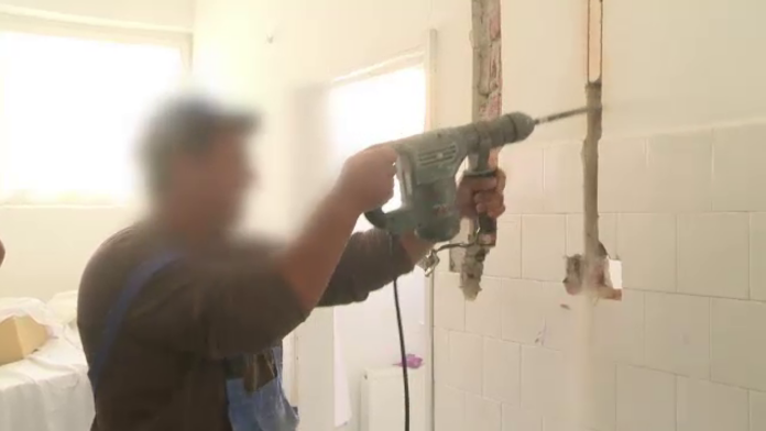 Se dublează amenzile pentru vecinii care dau cu bormașina în orele de liniște. Ce alte restricții are proiectul de lege