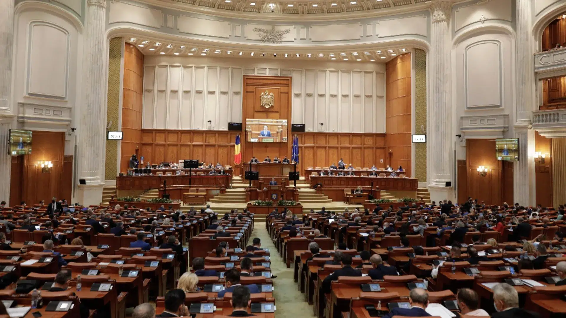 Penalizări pentru partidele politice care nu trimit mai puține femei în parlament. Proiect: subvenție scăzută dacă trei din zece aleși nu sunt femei