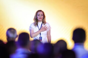 Lasconi sugerează presiuni din coaliție pentru numirea unui șef la SRI: "Astăzi nu sunt președinte pentru că am coloană vertebrală" 4 Elena Lasconi, președintele USR