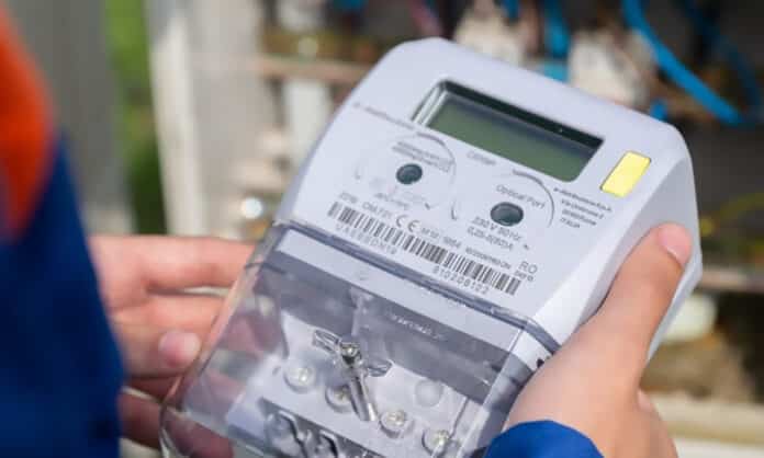 Fraudă energetică la Sibiu: trei persoane reținute pentru „mânărirea” contoarelor electrice