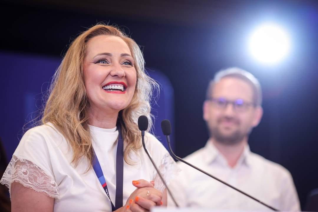 Elena Lasconi se vede în turul doi al alegerilor prezidențiale: „Fac apel la români să nu mai voteze costume goale”