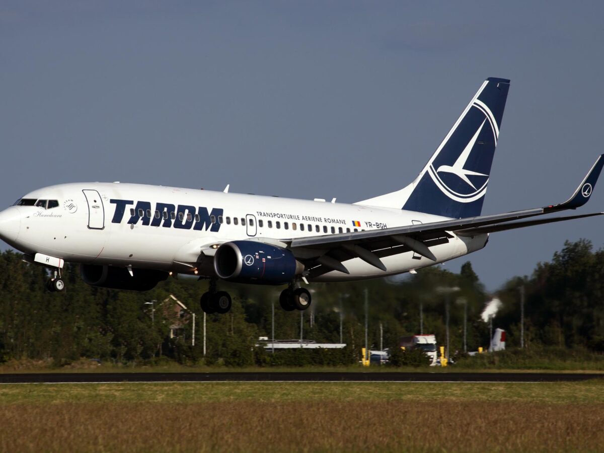 Haos la TAROM: Curse anulate după ce piloții s-au îmbolnăvit și nu pot fi înlocuiți