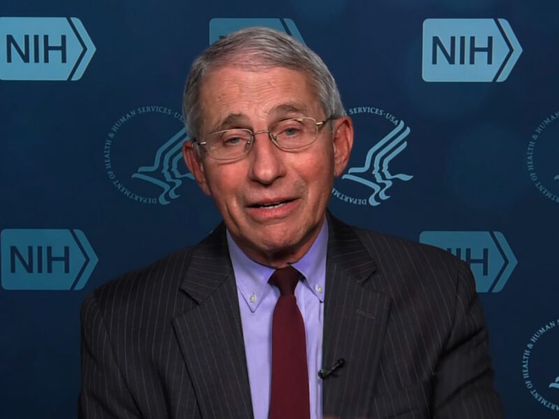 Anthony Fauci, cel mai cunoscut infecționist din lume, diagnosticat cu virusul West Nile. Are simptome „severe”