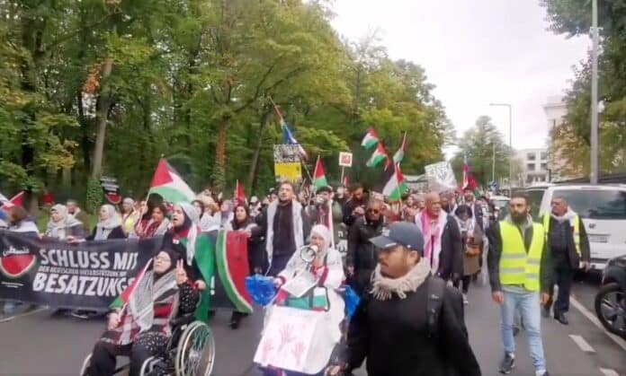 Protest cu 40.000 de persoane la Berlin, împotriva războaielor purtate de Israel și Rusia.