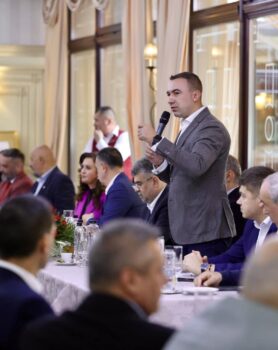 Bogdan Ivan a dat detalii despre fermele cu boți: rețele de sute și mii de conturi eliminate. Cine a beneficiat de pe urma lor 4 Bogdan Ivan a dat detalii despre fermele cu boți: rețele de sute și mii de conturi eliminate. Cine a beneficiat de pe urma lor