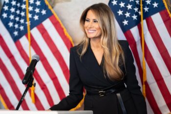 Melania Trump, dedicată să protejeze libertatea cetățenilor americani. Vrea ca cele mai strălucite minți din țară să „împingă națiunea înainte” 2 Melania Trump, dedicată să protejeze libertatea cetățenilor americani Vrea ca cele mai strălucite minți din țară să „împingă națiunea înainte”