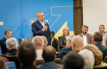 Nicolae Ciucă despre repetarea scenariului din anul 2.000. E „foarte posibil să existe surprize între Simion şi Ciolacu” 3 Nicolae Ciucă despre repetarea scenariului dij anul 2.000. E „foarte posibil să existe surprize între Simion şi Ciolacu”