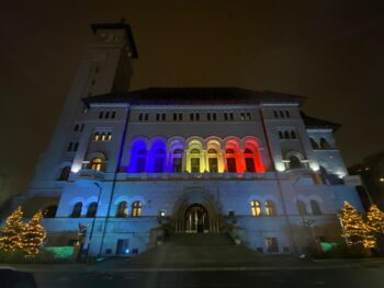 Clădirea Primăriei Sectorului 1, iluminată în culorile tricolorului după patru ani 1 Clădirea Primăriei Sectorului 1, iluminată în culorile tricolorului după patru ani