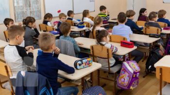 Programul „Masa Sănătoasă” se va extinde la 1 milion de elevi în 2025, conform programului de guvernare PSD-PNL-UDMR. Cum (nu) se aplică 2 Programul „Masa Sănătoasă” se va extinde la 1 milion de elevi în 2025, conform programului de guvernare PSD-PNL-UDMR. Cum (nu) se aplică