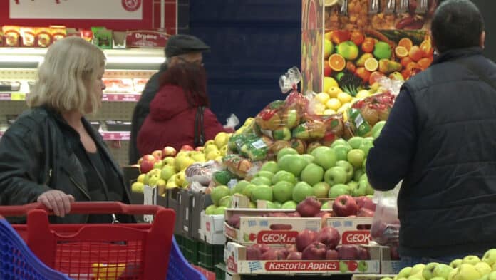 Românii, campioni la cumpărături compulsive înainte de sărbători: 70% achiziționează produse inutile