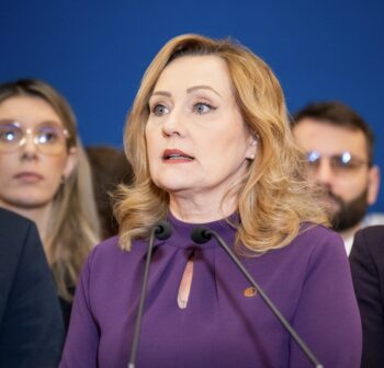 Elena Lasconi: Am avut de-a face cu nişte bully, Ionuţ Moşteanu şi Dominic Fritz, ceilalţi au votat pentru că au fost convinşi de către cei do 6 USR, exclus din discuțiile pentru programul de guvernare al noii coaliții PSD, PNL, UDMR și minorități. Se pregătește iar taxarea marilor averi