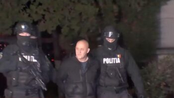 Cum și-a adus Horațiu Potra în România arsenalul de război? Cine este omul de afaceri din spatele lui și legătura cu țeapa Blue Air 2 horatiu potra a fost scos flancat de politisti si cu catuse la maini din sediul ipj prahova dupa ore de audieri 939919