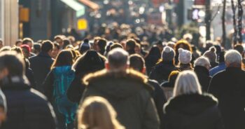 Studiu alarmant: Aproape jumătate dintre tinerii români sunt atrași de ideea unui regim totalitar 1 Studiu alarmant: Aproape jumătate dintre tinerii români sunt atrași de ideea unui regim totalitar