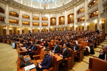 Elena Lasconi, reacție după investirea noului Guvern: „România nu se poate schimba în bine cu aceiaşi oameni la butoane” 2 Elena Lasconi, reacție după investirea noului Guvern: „România nu se poate schimba în bine cu aceiaşi oameni la butoane”