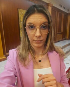 Senatoarea Diana Buzoianu (USR): „Călin Georgescu, un produs al sistemului scăpat printre degete de autorități” 1 Senatoarea Diana Buzoianu (USR): „Călin Georgescu, un produs al sistemului scăpat printre degete de autorități”