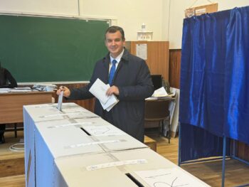 Eugen Tomac: „Președintele Iohannis cu cât mai mult stă la Cotroceni, cu atât mai mult rău face democrației românești” 1 Eugen Tomac: „Președintele Iohannis cu cât mai mult stă la Cotroceni, cu atât mai mult rău face democrației românești”