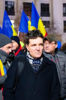 Nicușor Dan ia în calcul retragerea din cursa prezidențială pentru a evita o finală între „suveraniști" 2 Nicușor Dan