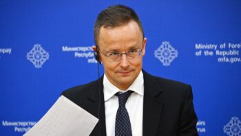Ministrul de Externe al Ungariei, vizită oficială la București: „Prin dezvoltarea cooperării româno-maghiare, toată lumea are de câștigat” 1 Ministrul de Externe al Ungariei, vizită oficială la București: „Prin dezvoltarea cooperării româno-maghiare, toată lumea are de câștigat”