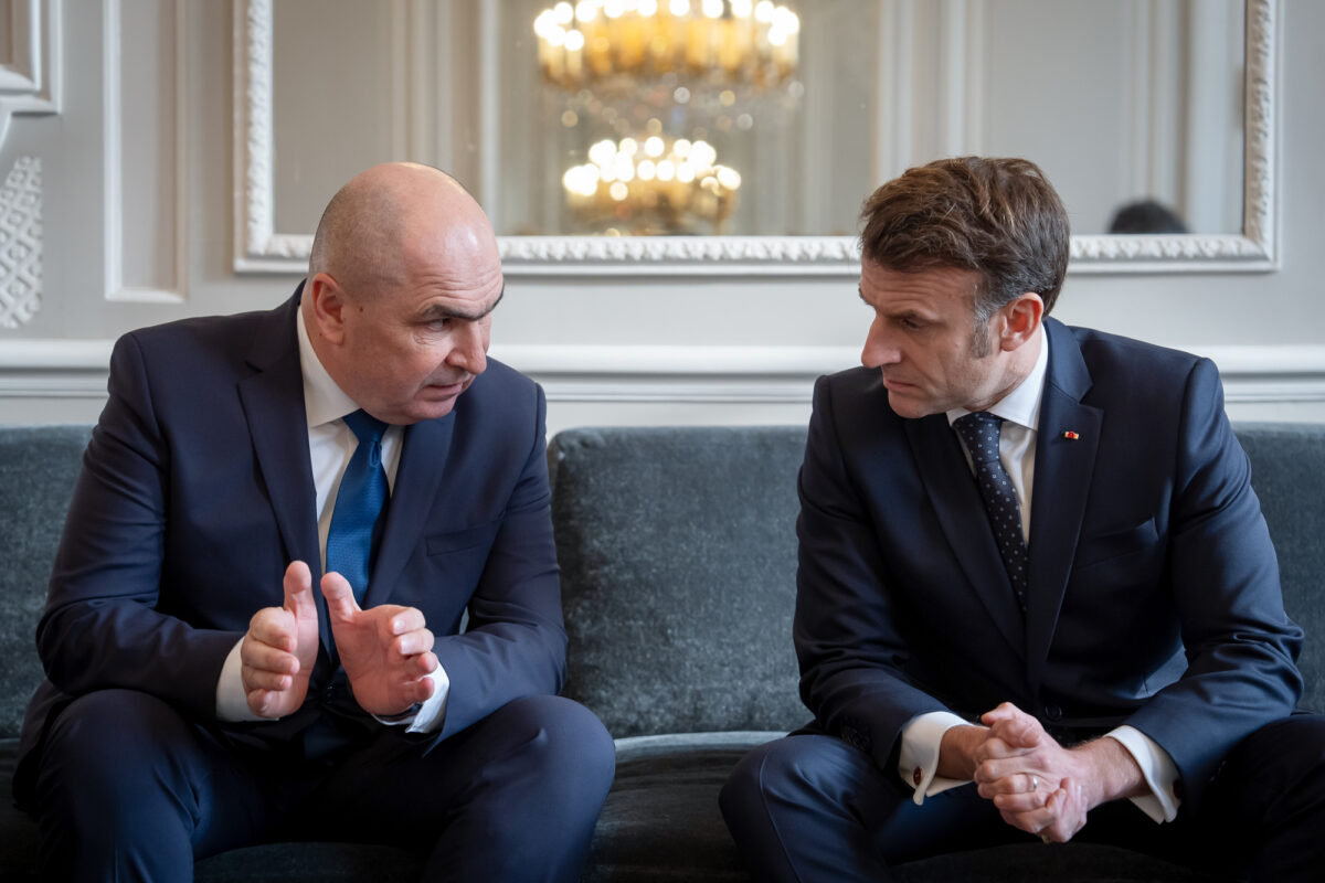 Ilie Bolojan alături de Emmanuel Macron