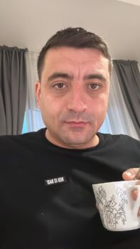 George Simion conduce în primul tur al alegerilor prezidențiale. Ce se întâmplă în turul doi - Sondaj MKOR 4 George Simion, liderul AUR